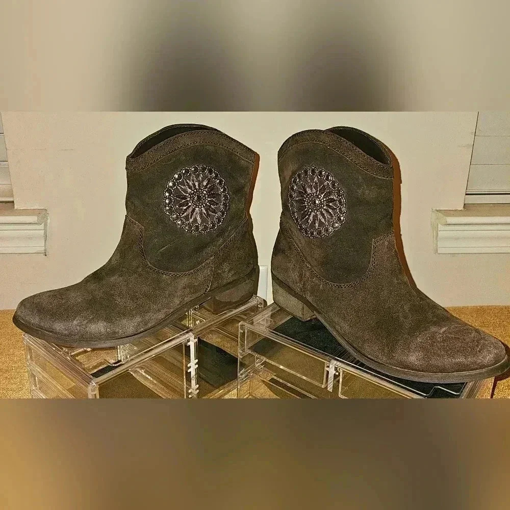 J.Renee ankle booties brown suede size 8.